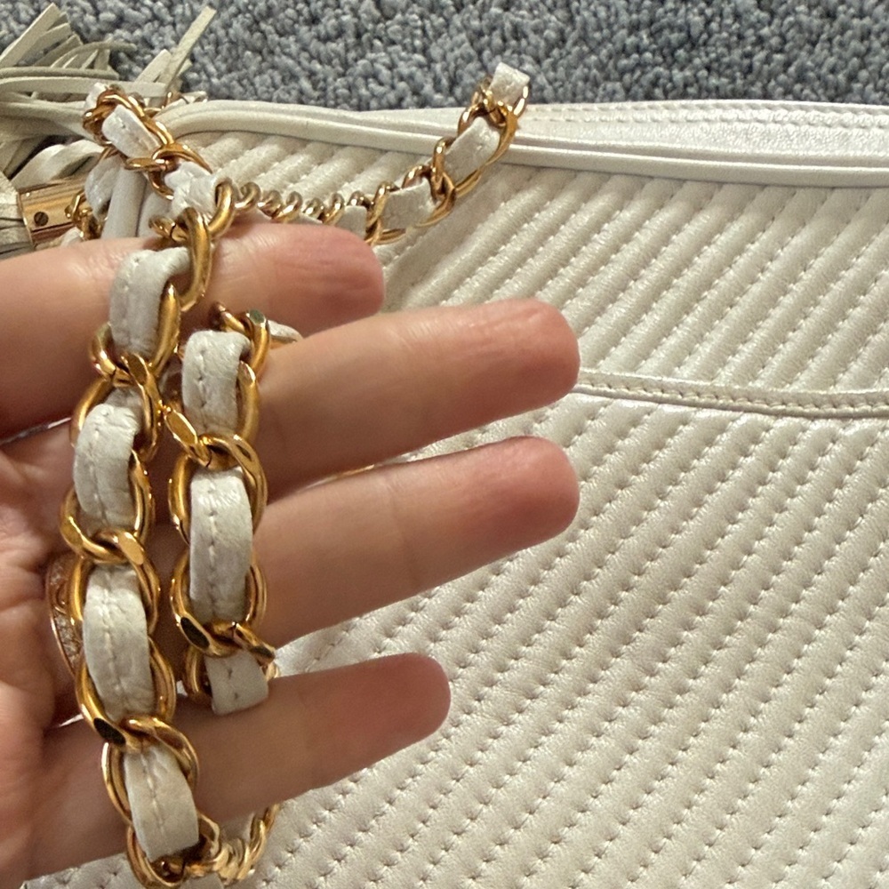 Elegant White Quilted Women's Bag - Picture 2 of 5